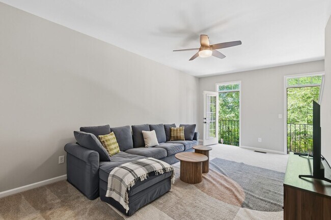 Building Photo - Stylish 3bd 3.5bath townhome for rent in the highly desirable Vermillion