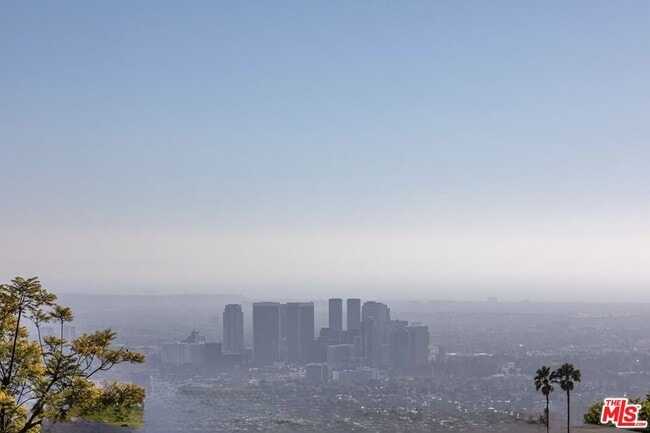 Building Photo - 560 Chalette Dr