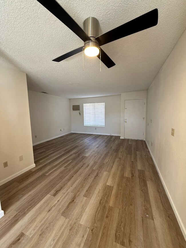 Building Photo - 73615 Sun Valley Dr