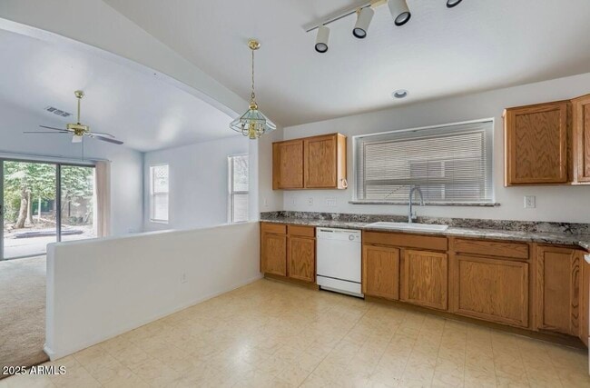 Building Photo - 21098 N Alexis Ave