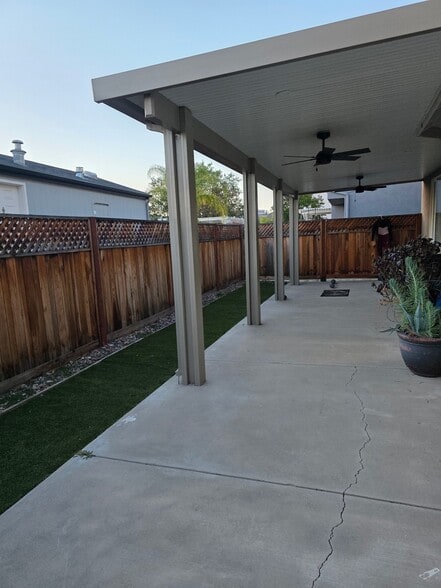 Building Photo - 39271 Memory Dr
