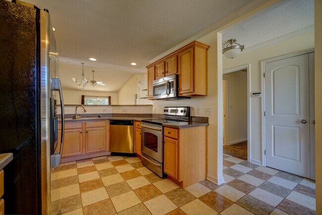 Building Photo - Large 2 BR, 2 BA Dual Master Suite in Boiling Springs Convenient to Shopping, Dining, Easy Access...