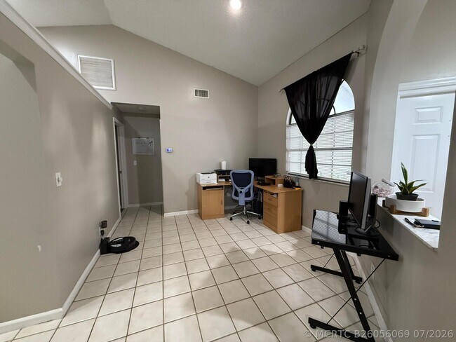 Building Photo - 13025 Meadowbreeze Dr