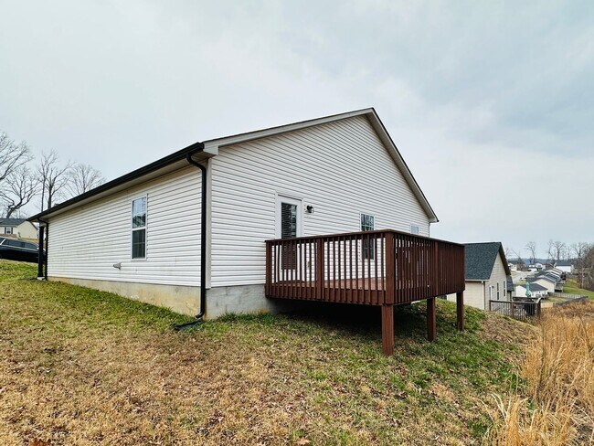 Building Photo - Stunning 2023-Built Home in Powell – Quiet Cul-de-Sac Living!