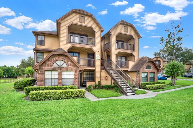Building Photo - 1/1 Condo in Gated Lakefront Community of Altamonte Springs!