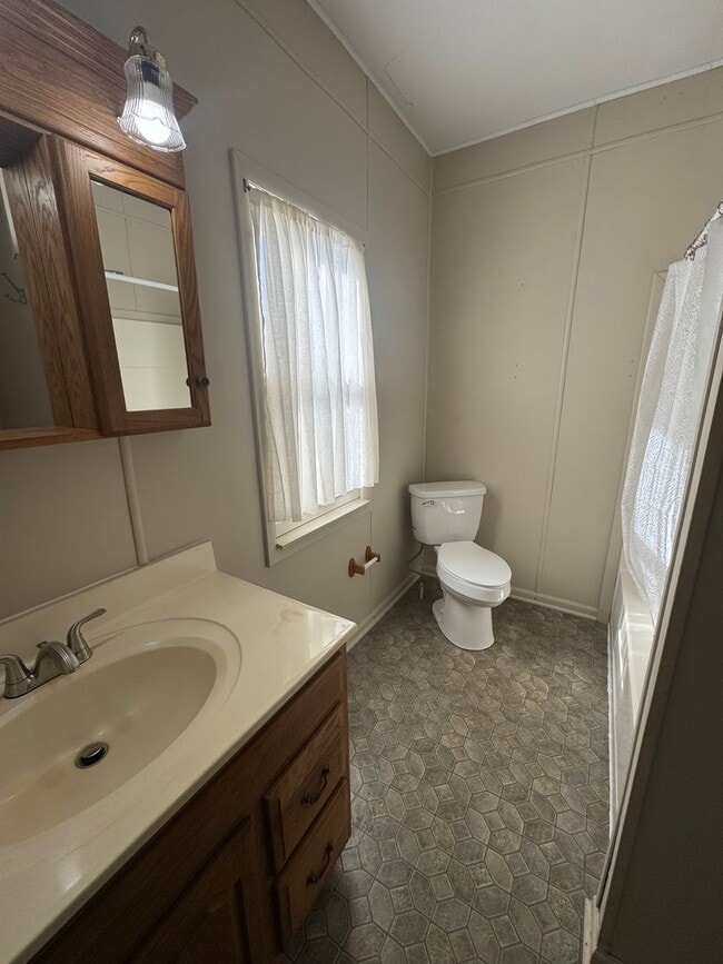 Building Photo - Check Out This 2-Bed/1-Bath Home in Bluffton!