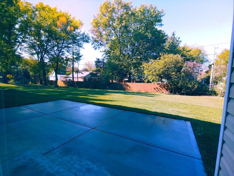 19x12 patio - 7762 Knue Rd