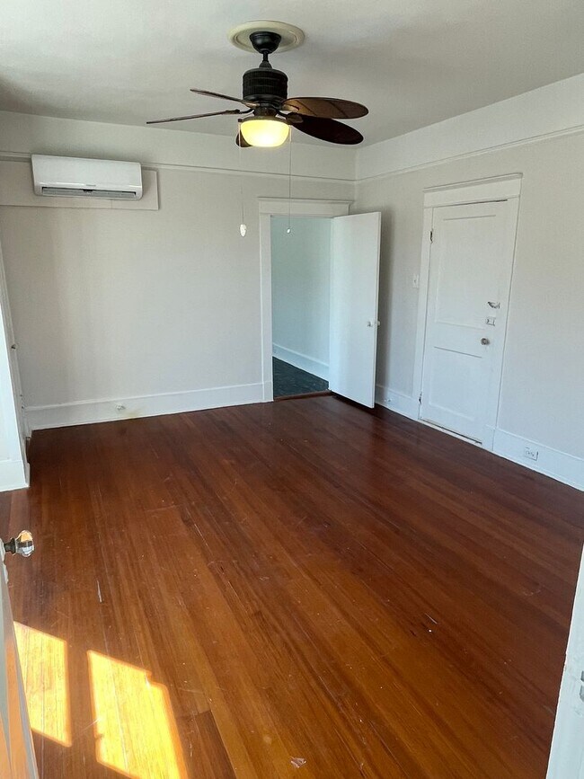 Building Photo - PRICE REDUCED! Newly Renovated 3BD/2BA in Lakeview