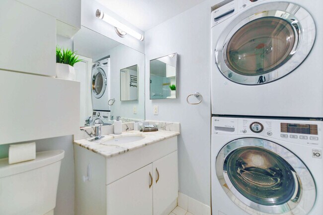 Building Photo - 1 SE 12th St