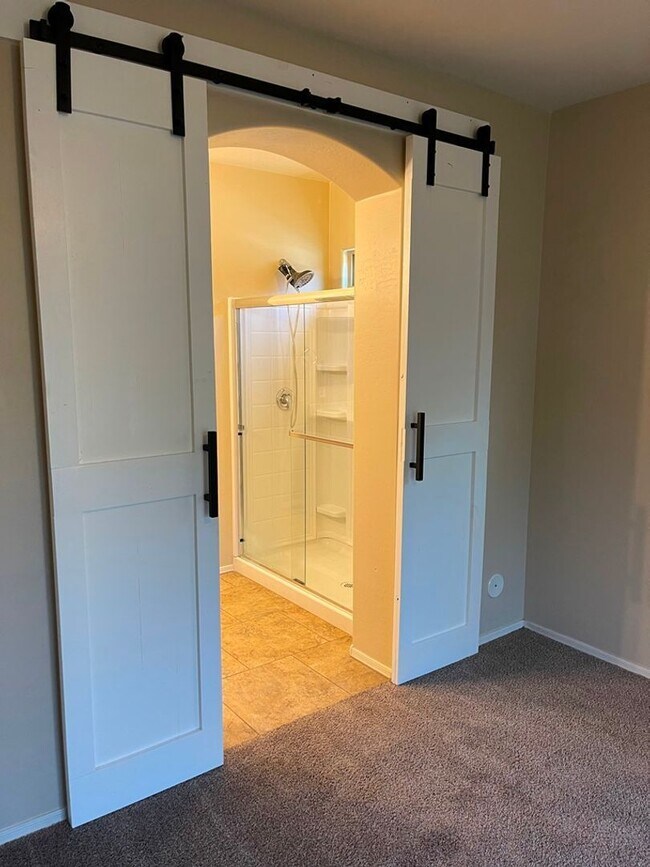 Building Photo - 16551 N 180th Dr