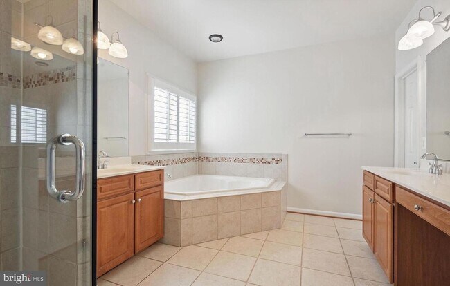 Building Photo - 43708 Red House Dr