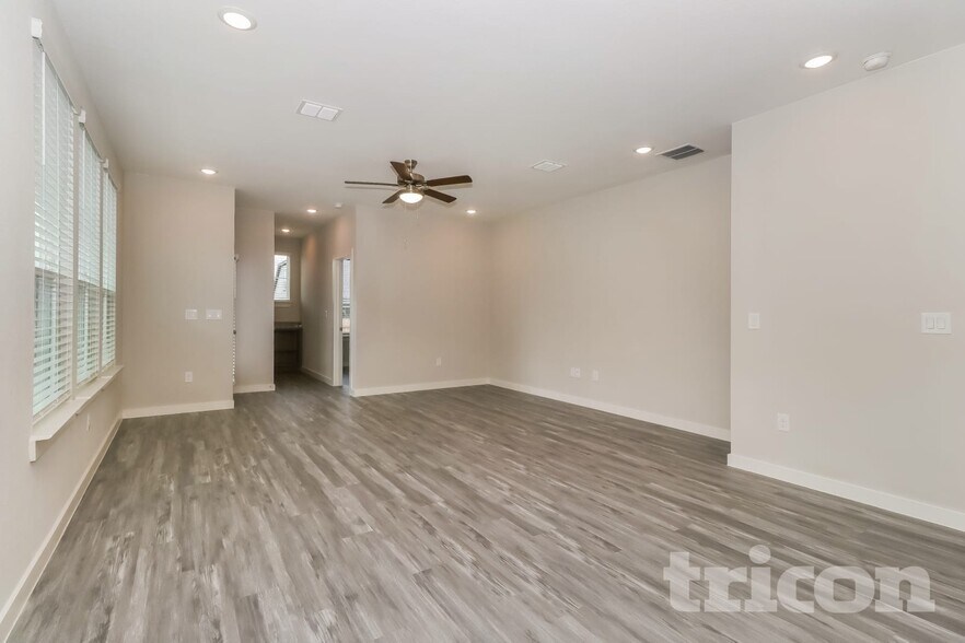 Building Photo - 1604 Mexican Heather Dr