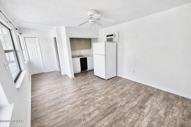 Building Photo - 929 Derbyshire Rd