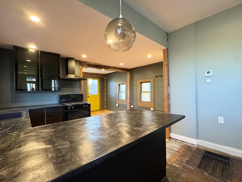 Building Photo - 1539 Madison Ave