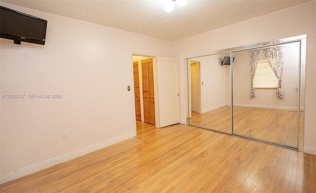 Building Photo - 637 SW 11th St