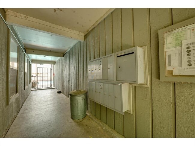 Building Photo - 2308 Enfield Rd