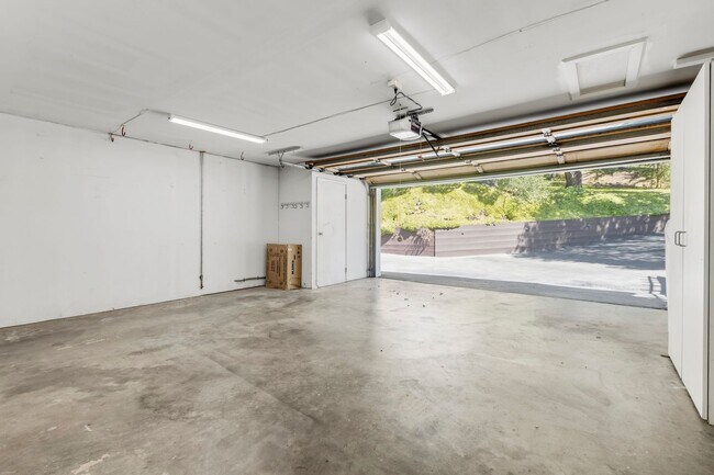 Building Photo - Stunning Highlands Home Located in Carmel, CA!