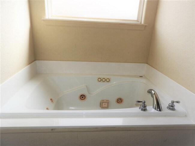 Building Photo - 420 Torino Pl