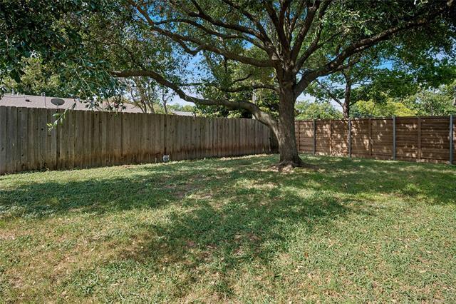 Building Photo - 907 Greenbriar Ln