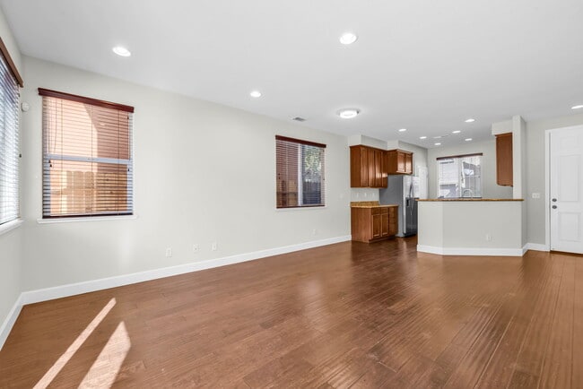 Building Photo - 9 Dulcibbella Pl