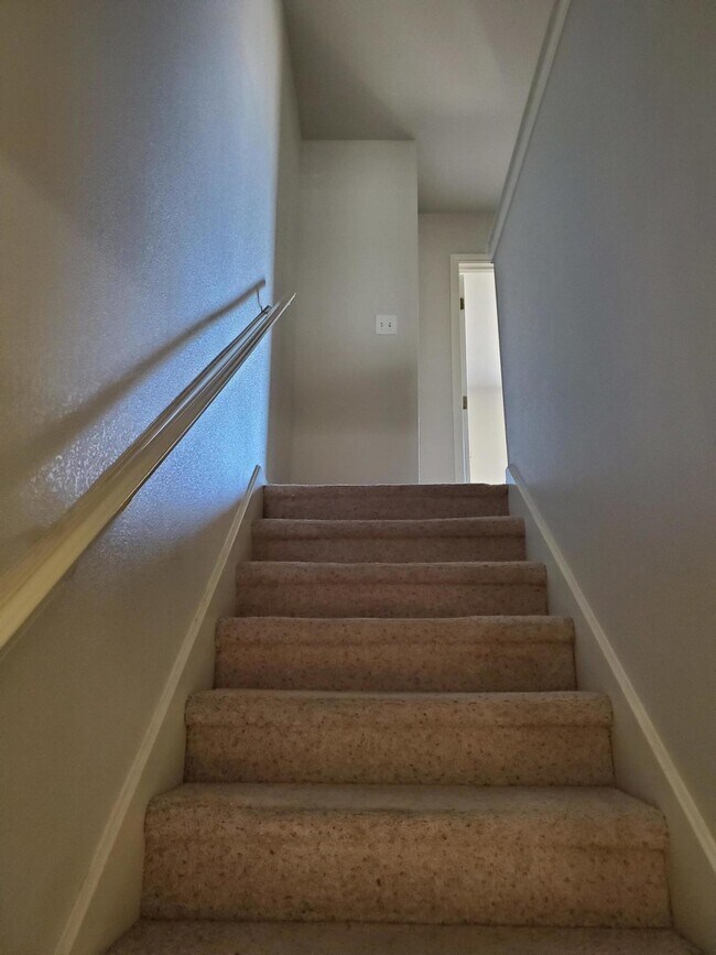 Building Photo - 10021 Railroad Dr