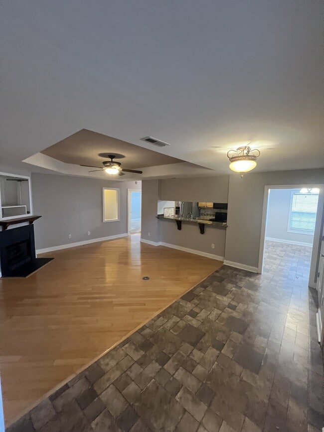 Building Photo - 1942 Tara Ct