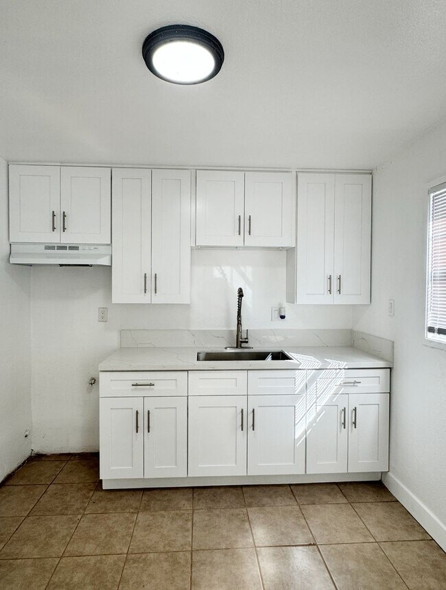 Building Photo - Charming Ground-Floor Apartment in Gated Community