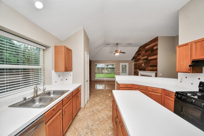 Building Photo - 3003 Silver Spur Dr