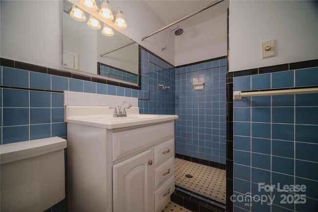 Building Photo - 1123 Lynbrook Dr