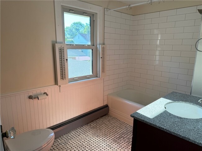 Building Photo - 151 Cayuta St