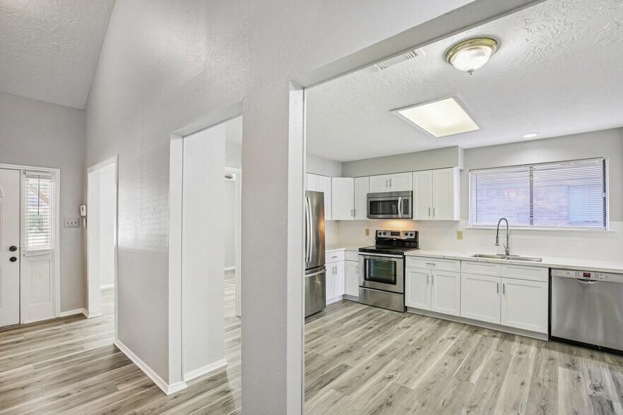 Building Photo - 3715 Wells Mark Dr