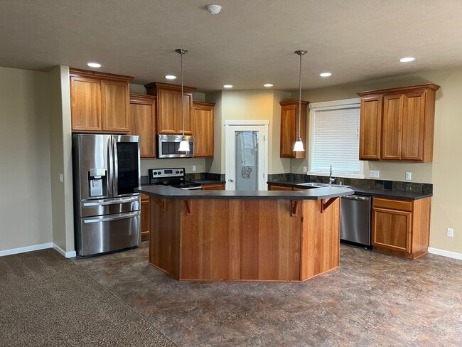 Building Photo - 1004 Willow Ave NE