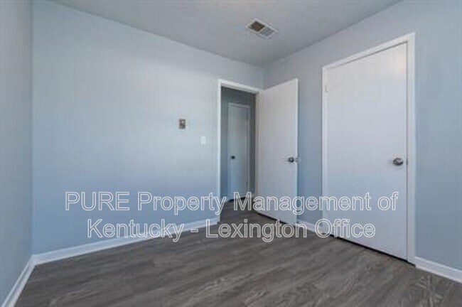 Building Photo - 304 Woodcross Pl