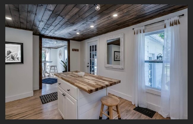 Building Photo - 14047 Military Rd