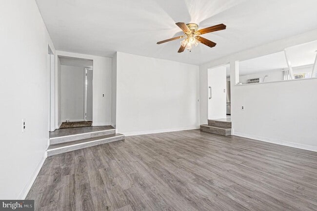 Building Photo - 1915 Rettman Ln