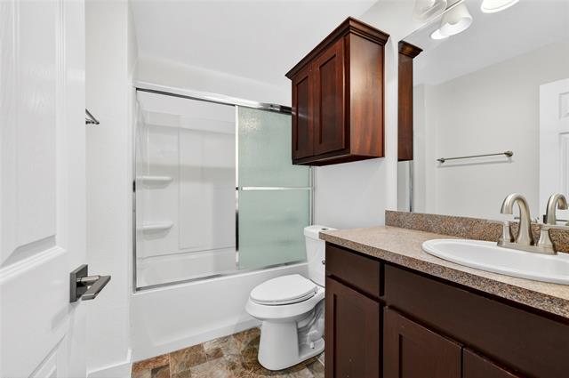 Building Photo - 704 E Sycamore St