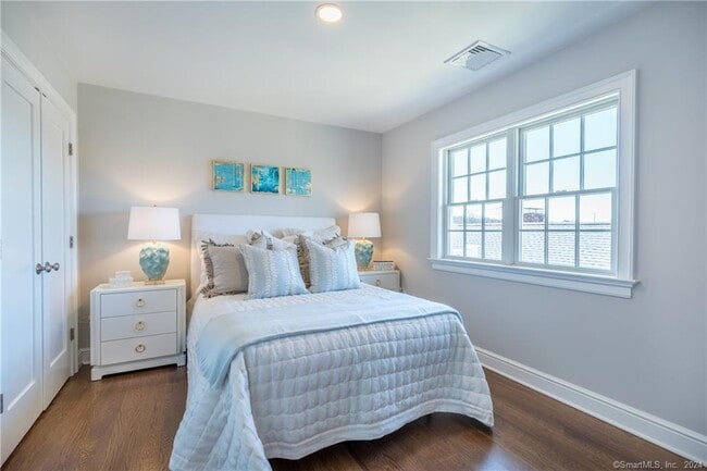 Building Photo - 201 Main St