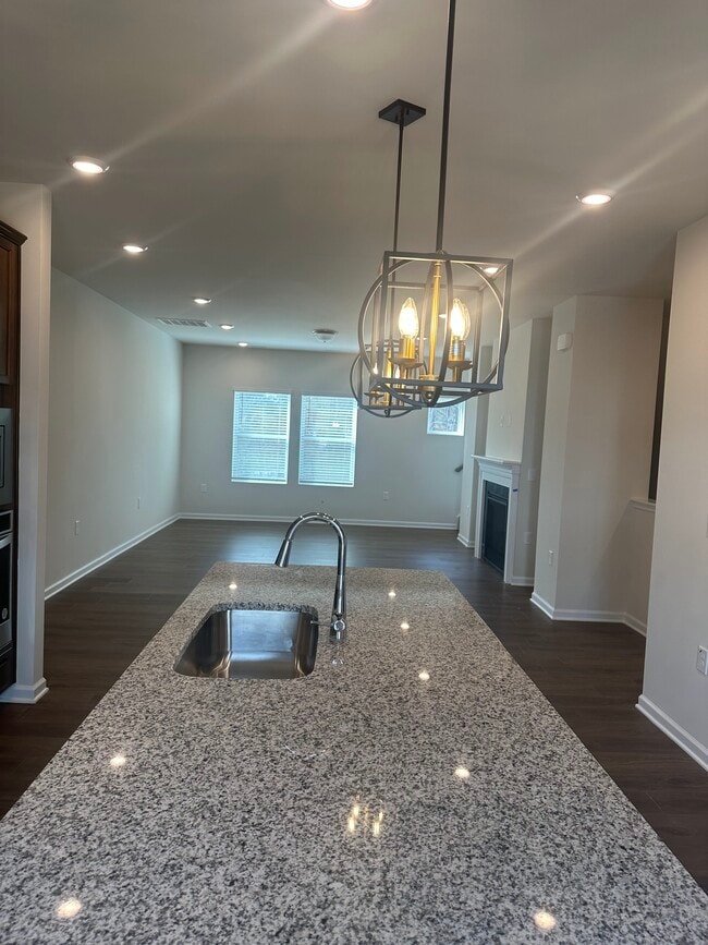 Building Photo - 405 Diversity Wy