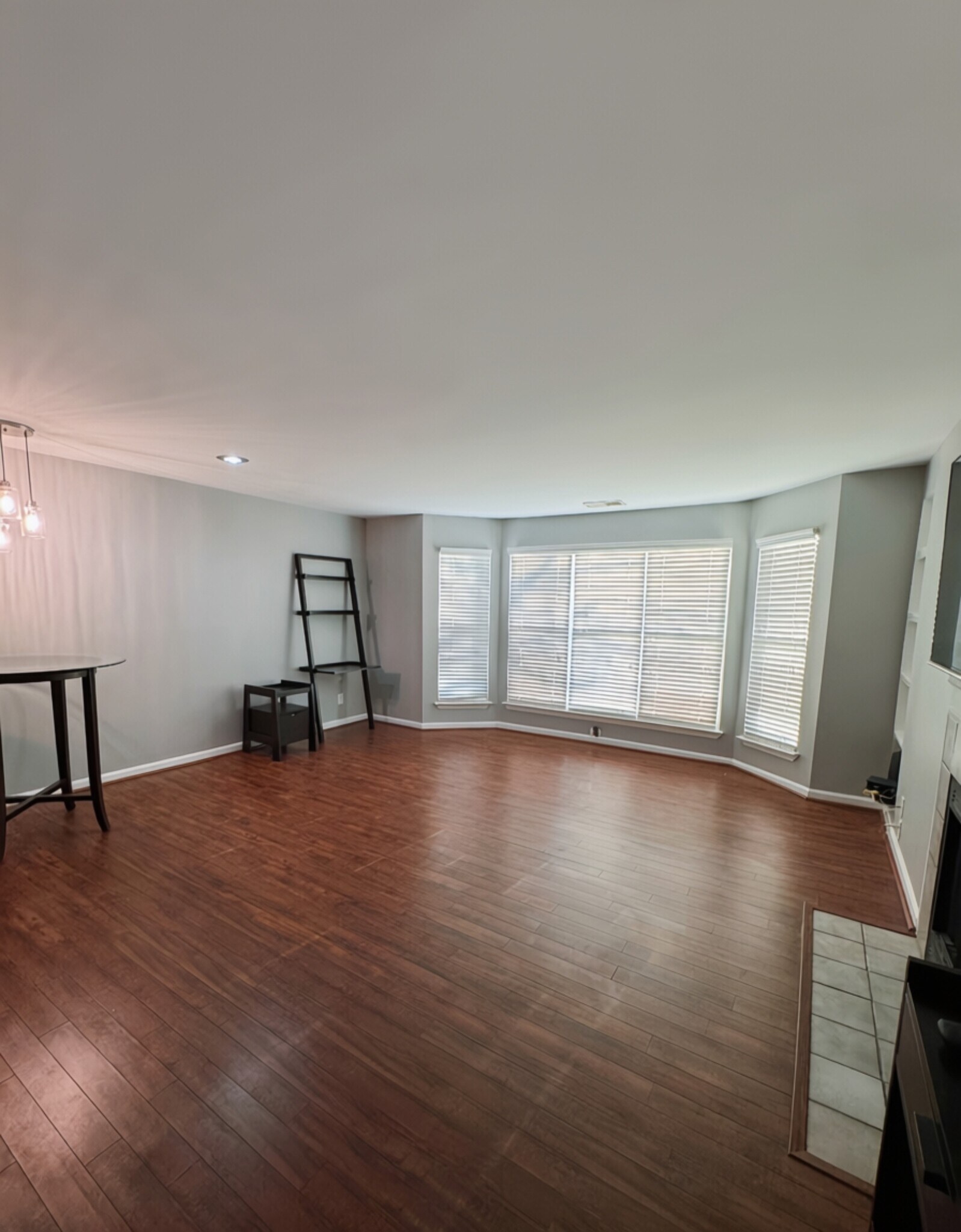 Building Photo - 513 N Graham St