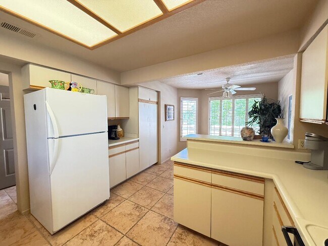 Building Photo - 688 Vista Lago Cir N