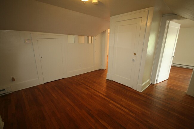 Building Photo - 1009 Golf St