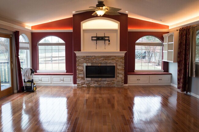 Building Photo - Evolve Real Estate: Available Immediately 3 Bedroom on a Huge Lot Facing Open Space! No Pets.