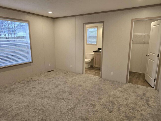 Building Photo - 613 Polk St