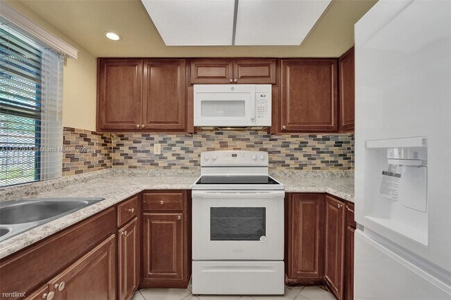 Building Photo - 3 br, 2 bath House - 561 NW 45th Ter # 0