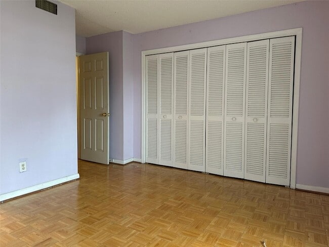 Building Photo - 6630 Racquet Club Dr