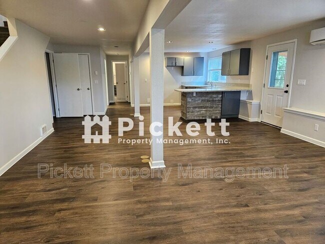 Building Photo - 290 Tahuyeh Pl W