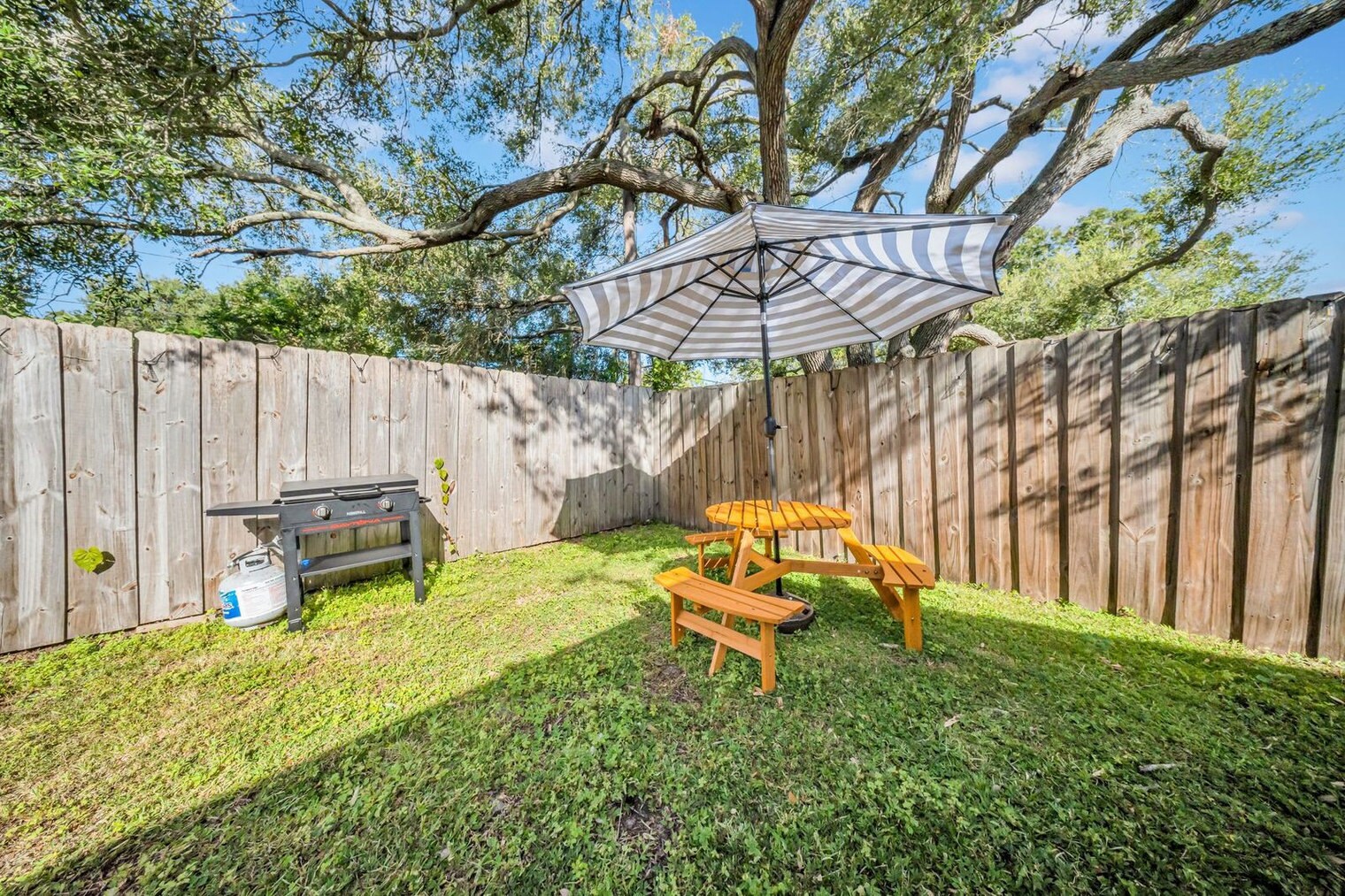 Building Photo - 779 34th St SE