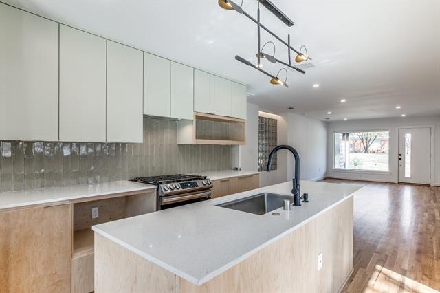 Building Photo - 1820 Mariposa Dr