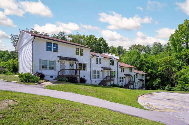 Building Photo - 400 Gallery Ln