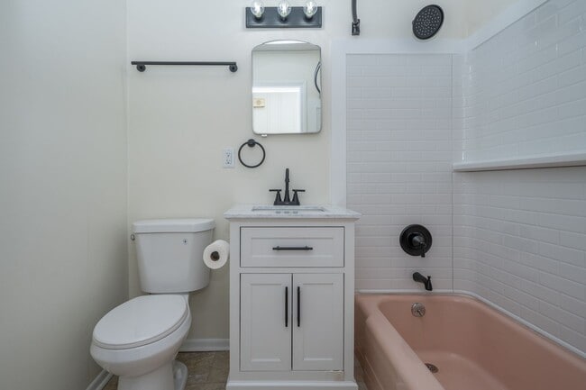 Building Photo - # Charming Greenville Home with Excellent ...
